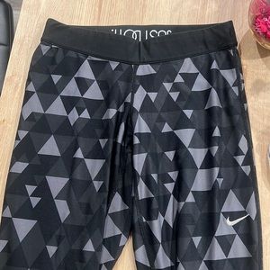 NIKE Athletic mid way leggings size M